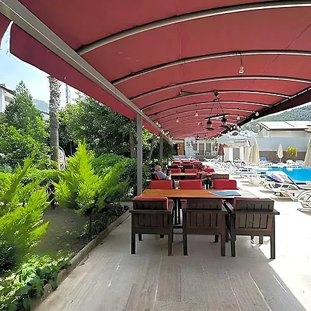 Carmina Hotel 3*