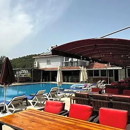 Carmina Otel 3*