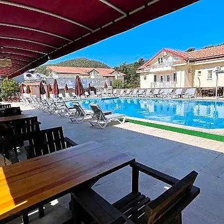 Otel Carmina Cedit