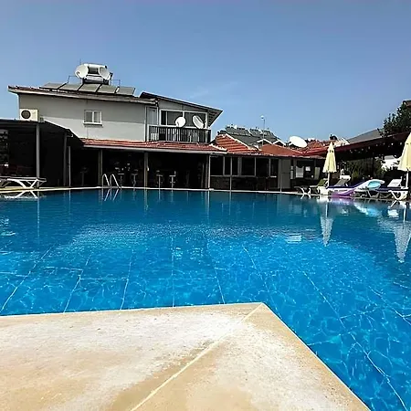 Carmina Hotel
