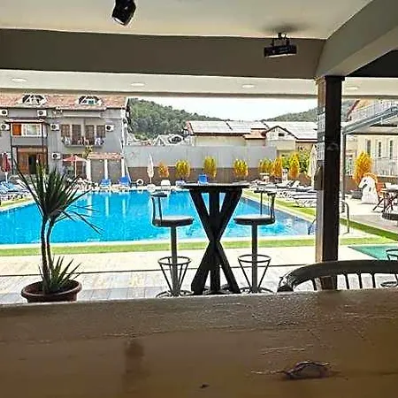 Hotel Carmina 3*