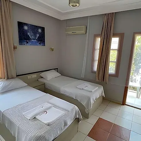 Hotel Carmina 3*
